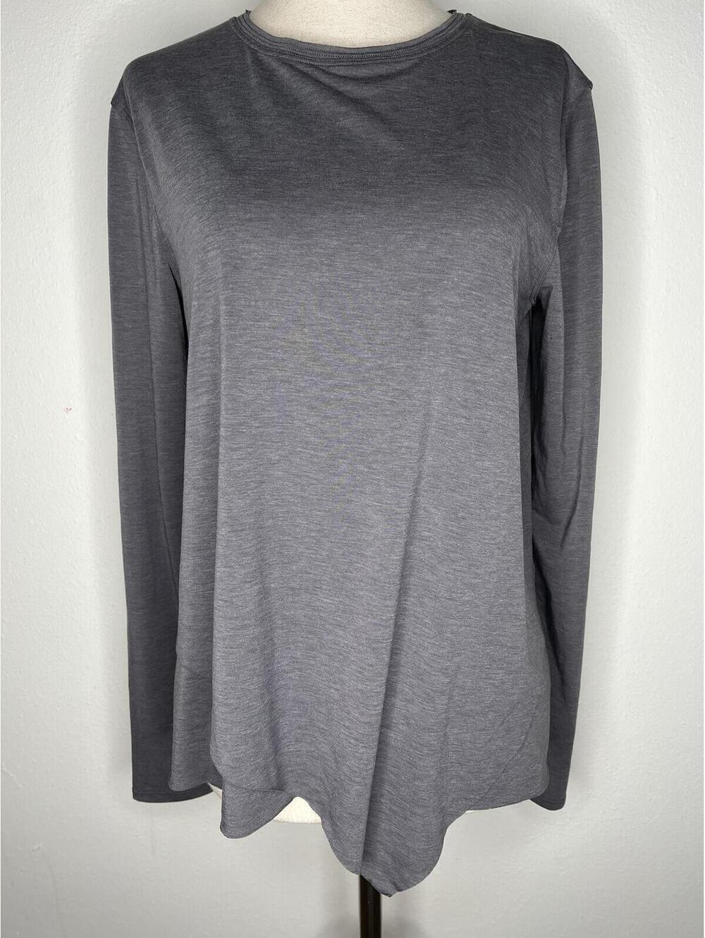 Preloved Lululemon Women's Gray/(P2P 19", Length 24") Activewear Shirt
